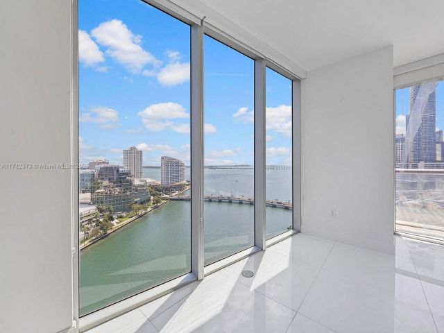 Apartment for sale  Unit #1801 - photo 5614652