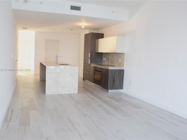 Apartment for sale  Unit #604 - photo 5654644