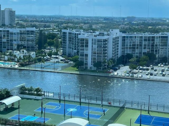 Apartment for rent  Unit #PH32 - photo 5634269