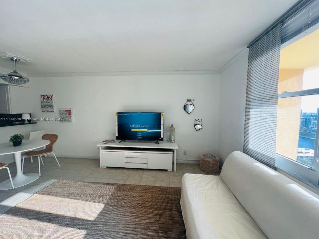 Apartment for rent  Unit #PH32 - photo 5634278