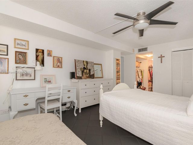 Apartment for sale  Unit #2009 - photo 5667784