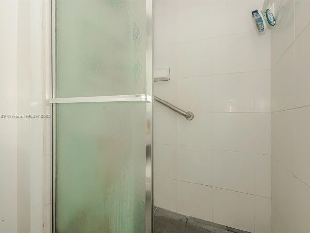 Apartment for sale  Unit #2009 - photo 5667791