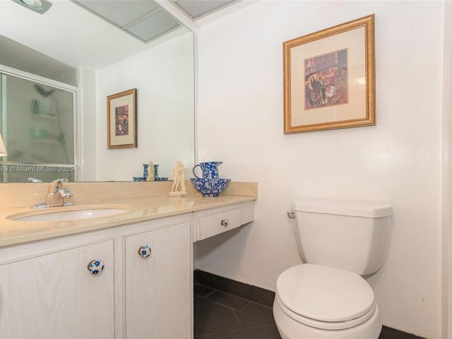 Apartment for sale  Unit #2009 - photo 5667792