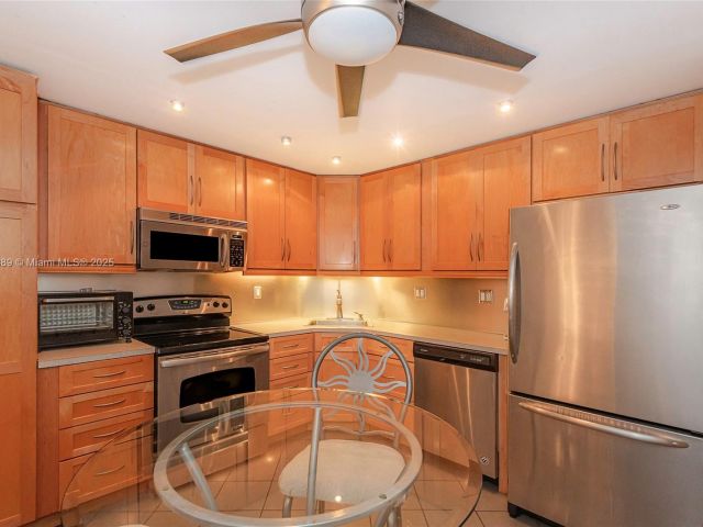 Apartment for sale  Unit #2009 - photo 5667795