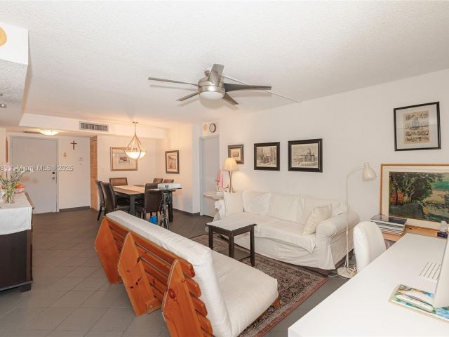 Apartment for sale  Unit #2009 - photo 5667797