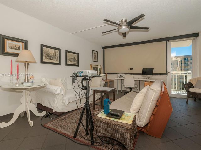 Apartment for sale  Unit #2009 - photo 5667800