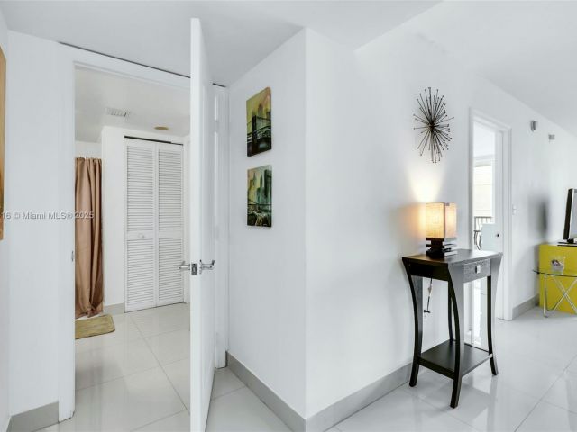 Apartment for sale  Unit #2504 - photo 6260695