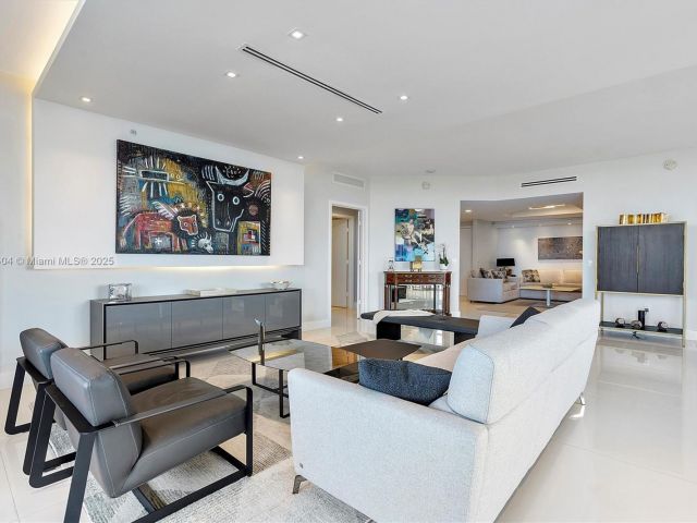 Apartment for sale  Unit #2302 - photo 6671326