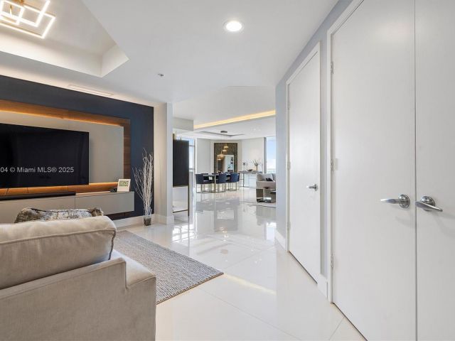 Apartment for sale  Unit #2302 - photo 6671337