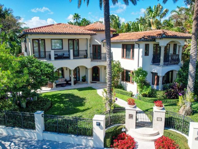 Home for sale at 815 IDLEWYLD DR - photo 6211683