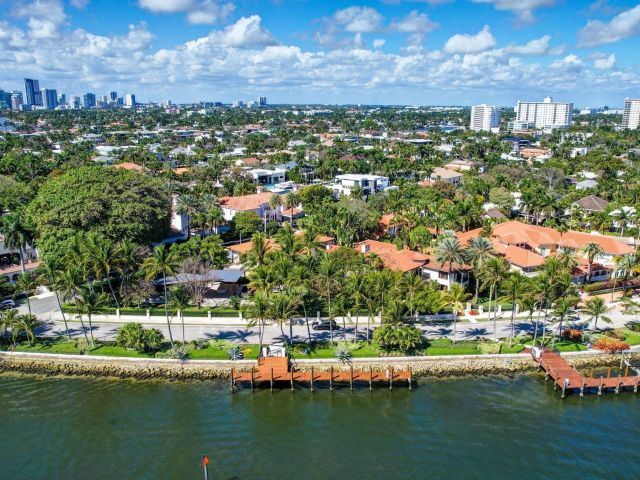 Home for sale at 815 IDLEWYLD DR - photo 6211684