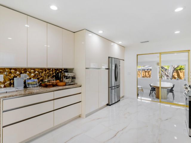 Home for sale at 1323 Lincoln Street - photo 5841185