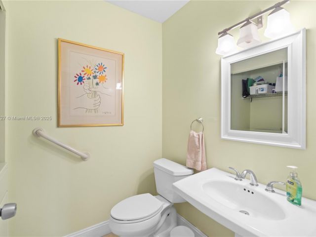 Apartment for sale  Unit #102 - photo 5796569