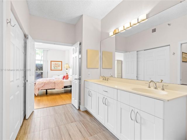 Apartment for sale  Unit #102 - photo 5796573