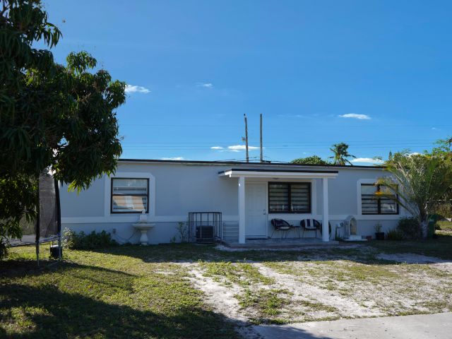 Home for sale at 303 NW 28 Way - photo 6172263