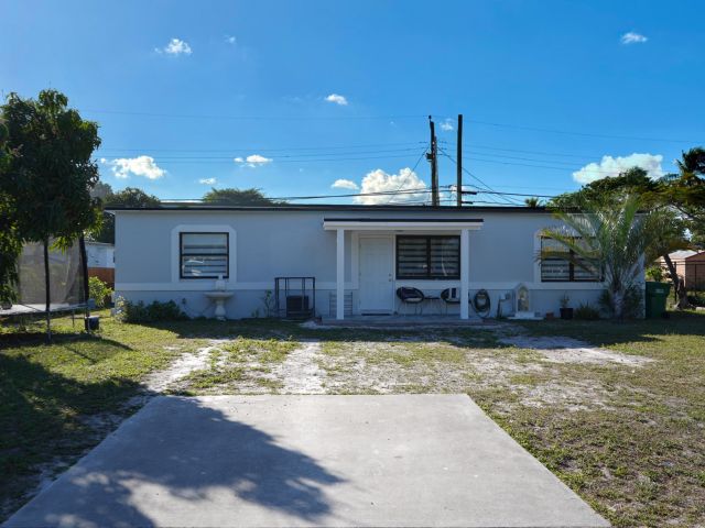 Home for sale at 303 NW 28 Way - photo 6172264