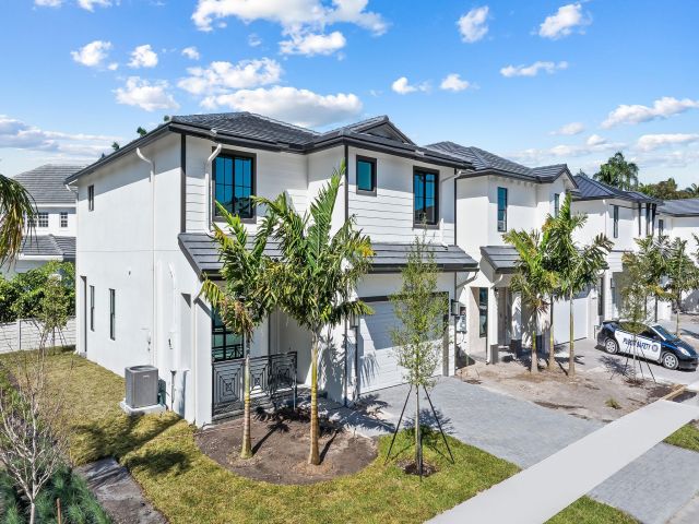 Home for sale at 1421 SW 23rd Court - photo 5774324