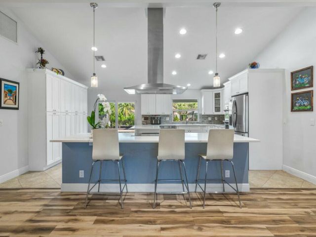 Home for sale at 2047 SW 36th Avenue - photo 5754824