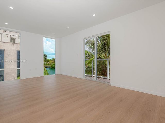 Home for rent at 1975 Calais Dr 3 - photo 5520490