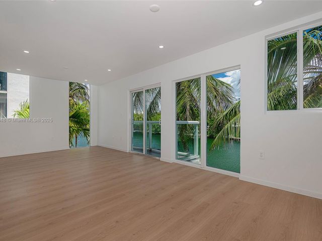 Home for rent at 1975 Calais Dr 3 - photo 5520491