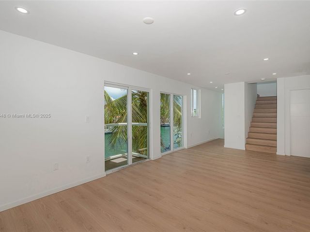 Home for rent at 1975 Calais Dr 3 - photo 5520494