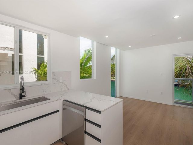 Home for rent at 1975 Calais Dr 3 - photo 5520499