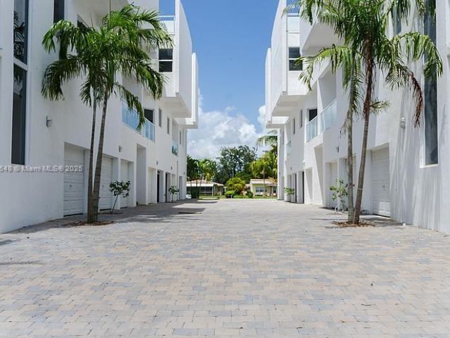 Home for rent at 1975 Calais Dr 3 - photo 5520503