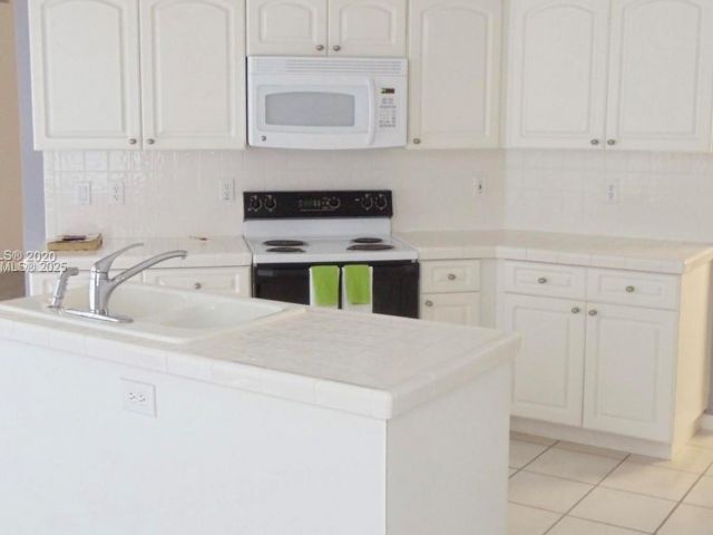 Home for sale at 575 SE 29th Dr - photo 5724668