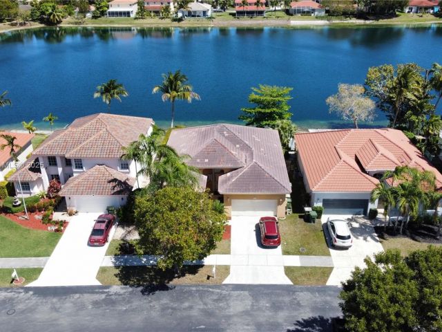 Home for sale at 575 SE 29th Dr - photo 5724673