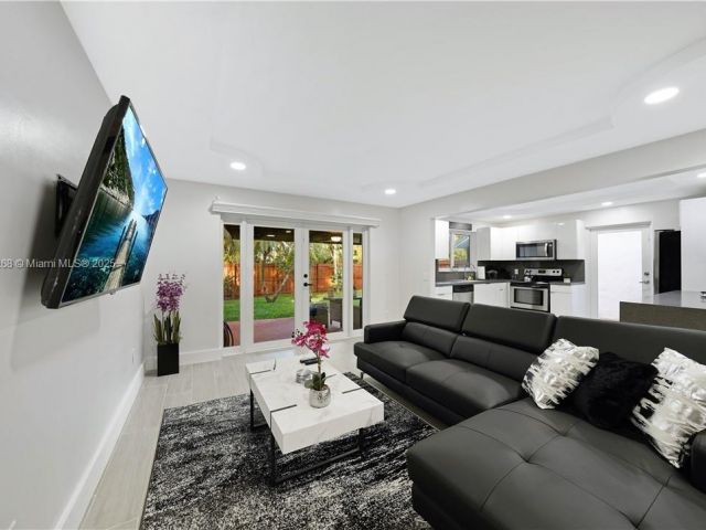 Home for rent at 6863 SW 104th Ct - photo 6186277