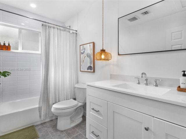 Home for rent at 191 SE 13th Ave - photo 5542388