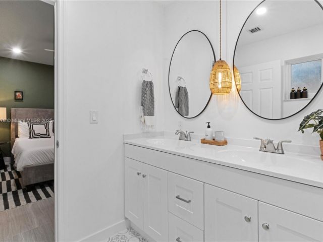 Home for rent at 191 SE 13th Ave - photo 5542391