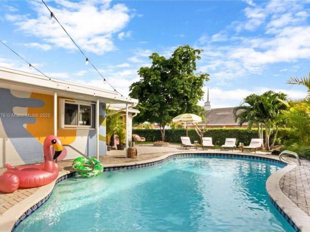 Home for rent at 191 SE 13th Ave - photo 5542398