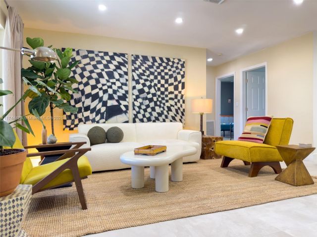 Home for rent at 191 SE 13th Ave - photo 5542399