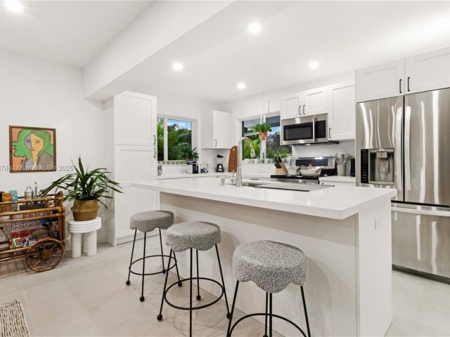 Home for rent at 191 SE 13th Ave - photo 5542402