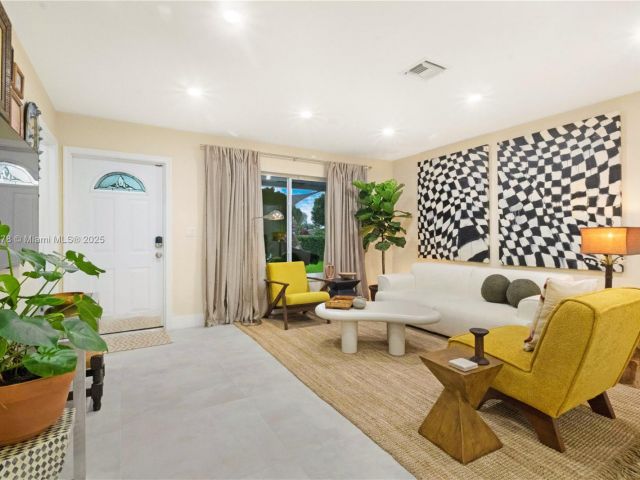 Home for rent at 191 SE 13th Ave - photo 5542404