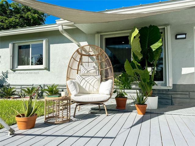 Home for rent at 191 SE 13th Ave - photo 5542405