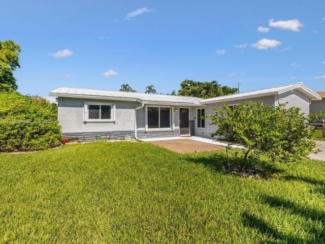 Home for rent at 191 SE 13th Ave - photo 5542406