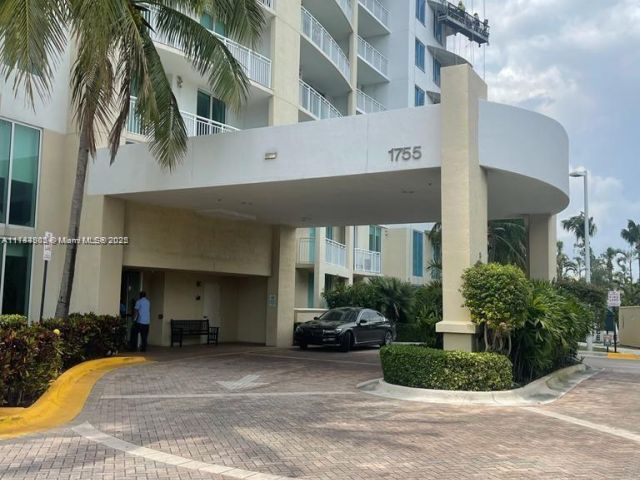 2-bedroom condo for sale in Hallandale Beach - 1755 E Hallandale Beach Blvd MEZ7E - MondialRealty