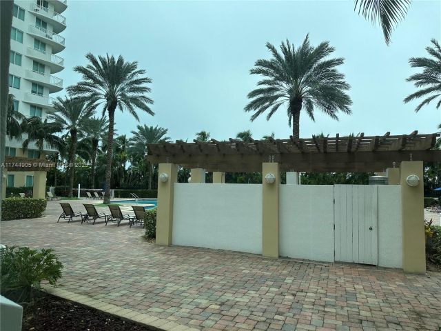 2-bedroom condo for sale in Hallandale Beach - 1755 E Hallandale Beach Blvd MEZ7E - MondialRealty