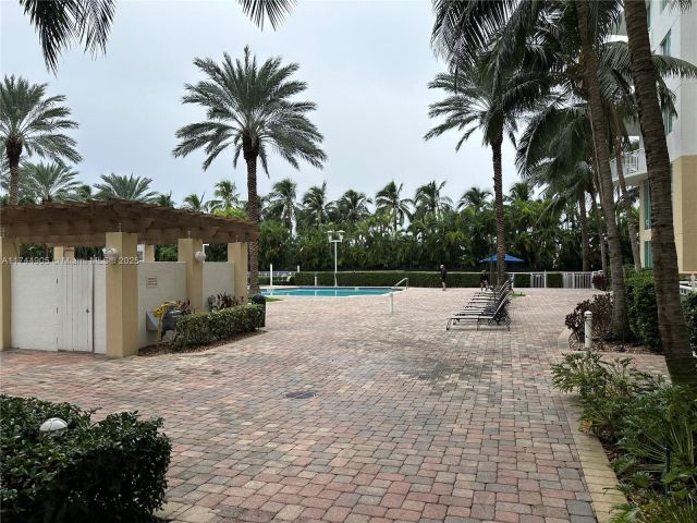 2-bedroom condo for sale in Hallandale Beach - 1755 E Hallandale Beach Blvd MEZ7E - MondialRealty