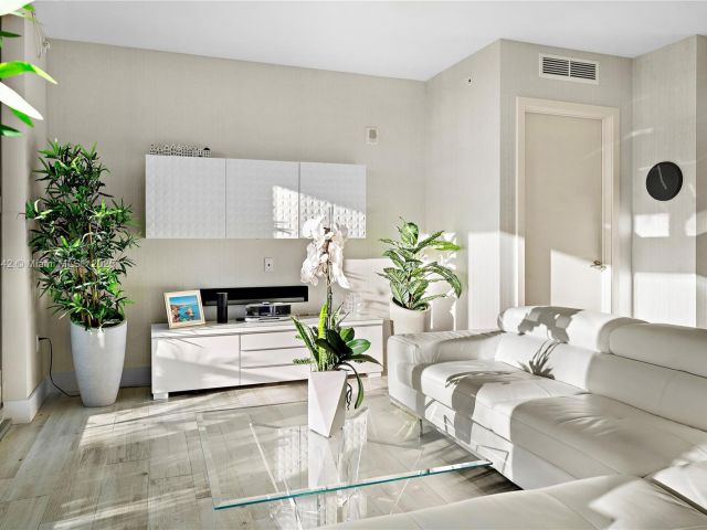 Apartment for sale  Unit #605 - photo 5741430