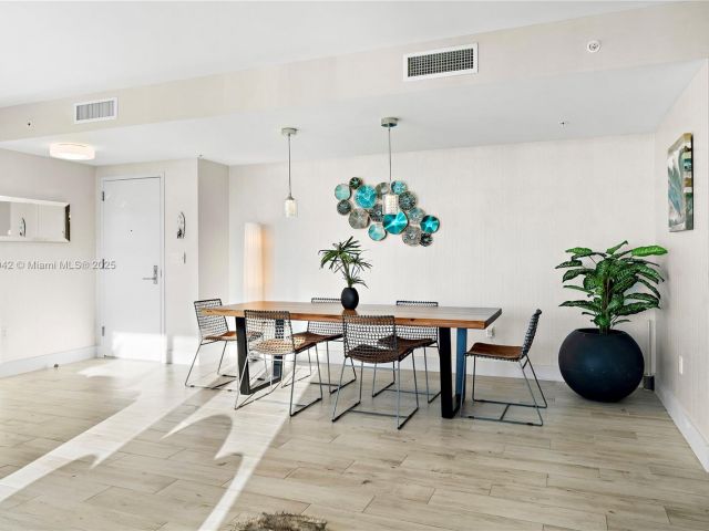 Apartment for sale  Unit #605 - photo 5741432