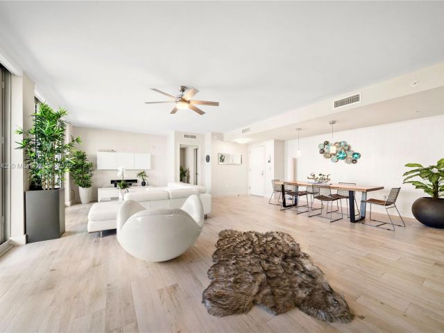 Apartment for sale  Unit #605 - photo 5741434