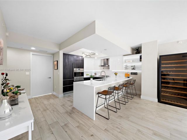 Apartment for sale  Unit #605 - photo 5741438