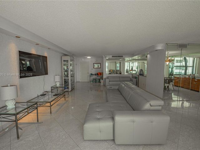 Apartment for rent  Unit #14D - photo 5577925