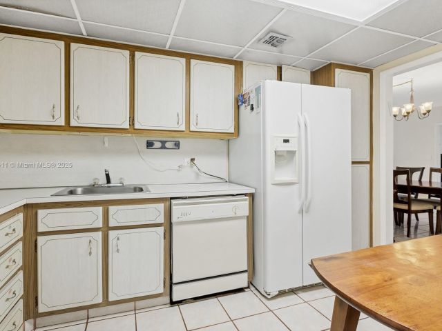 Apartment for sale  Unit #724 - photo 5714525