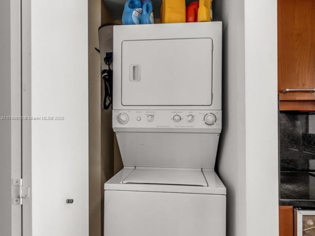 Apartment for sale  Unit #1007 - photo 5700906