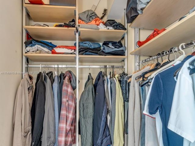 Apartment for sale  Unit #1007 - photo 5700907