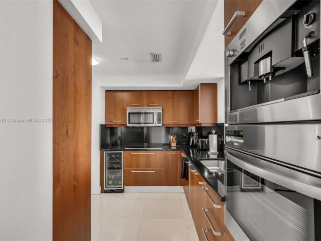 Apartment for sale  Unit #1007 - photo 5700916